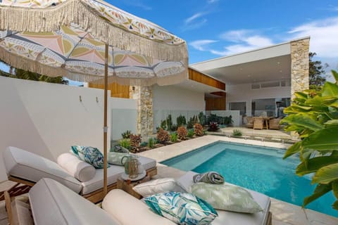 Swimming pool, sunbed