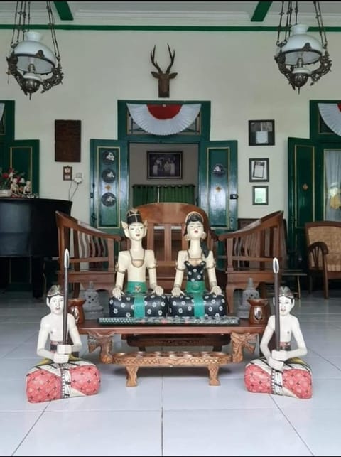 Seating area, group of guests