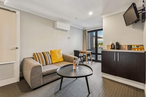 TV and multimedia, Kitchen or kitchenette, Dining area