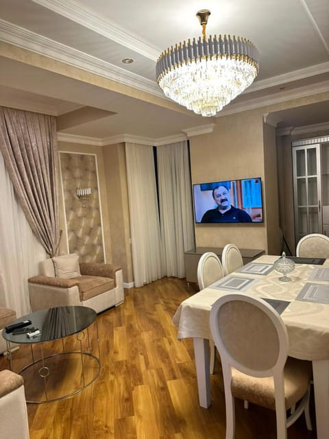 TV and multimedia, Seating area, Dining area