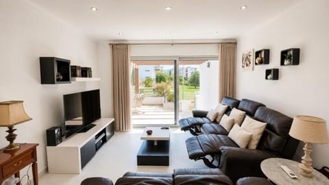 Communal lounge/ TV room, Communal lounge/ TV room, TV and multimedia, Living room