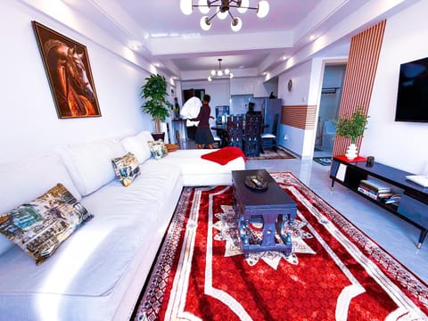 Communal lounge/ TV room, Bed, TV and multimedia, Living room, Photo of the whole room, Seating area, Evening entertainment, Bedroom