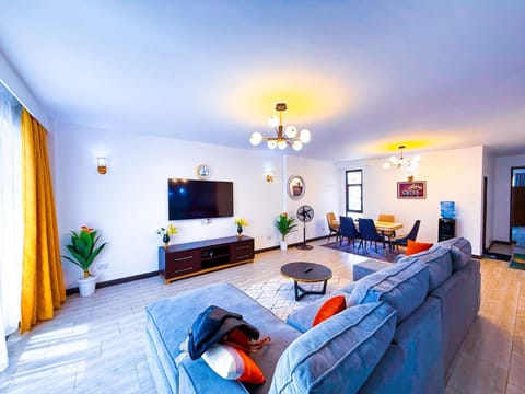 Communal lounge/ TV room, TV and multimedia, Living room, Seating area, Evening entertainment