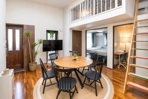 Living room, Dining area