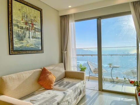 Bed, Natural landscape, View (from property/room), Balcony/Terrace, Living room, Photo of the whole room, Bedroom, Sea view