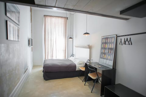Photo of the whole room, Decorative detail