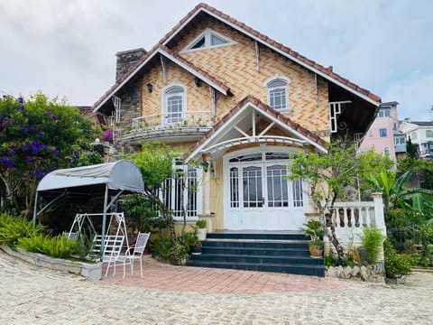 Property building, Spring, Day, Garden, Garden view
