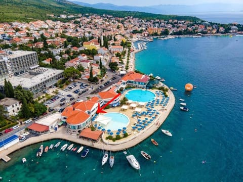 Property building, Day, Beach, Pool view, Sea view, Swimming pool, Location