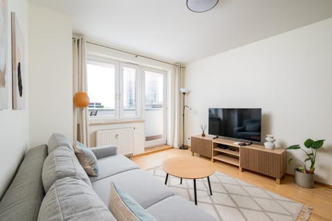 Communal lounge/ TV room, TV and multimedia, Living room, Seating area, Evening entertainment