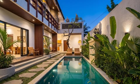 Property building, Patio, Garden, Garden view, Pool view, Swimming pool, sunbed