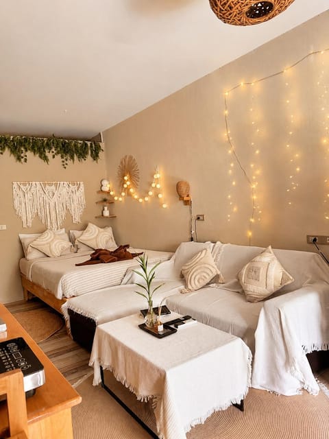 Bed, Living room, Photo of the whole room, Seating area, Bedroom