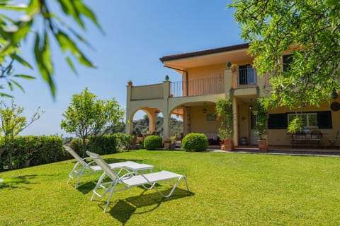 Property building, Garden, sunbed