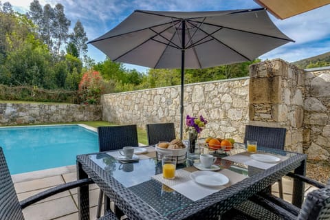 Day, Dining area, Pool view, Swimming pool