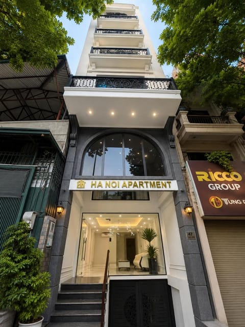 Property building, Facade/entrance, Day