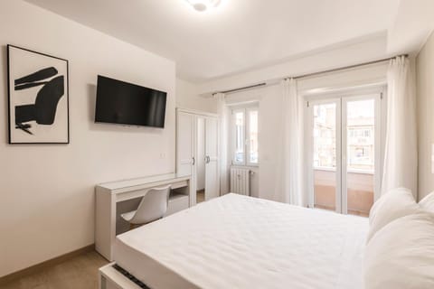 Bed, TV and multimedia, Balcony/Terrace, Bedroom, minibar, air conditioner