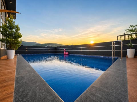 Day, Natural landscape, Mountain view, Pool view, Swimming pool, Swimming pool, Sunrise, Sunset, sunbed