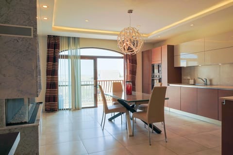 TV and multimedia, Kitchen or kitchenette, Seating area, Dining area