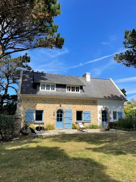 Property building, Day, Garden, Garden view