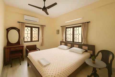 Bed, Photo of the whole room, Bedroom, air conditioner