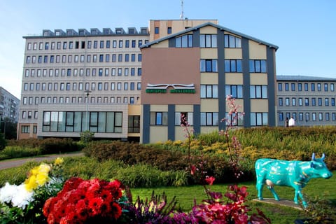 Property building, Facade/entrance, People, View (from property/room), Landmark view, Street view, Area and facilities, group of guests, Family