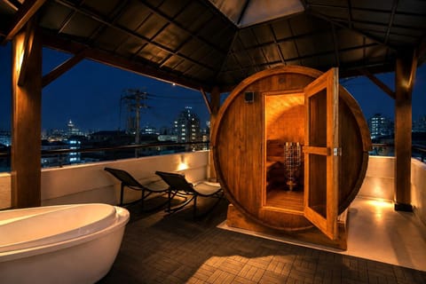 Night, Sauna