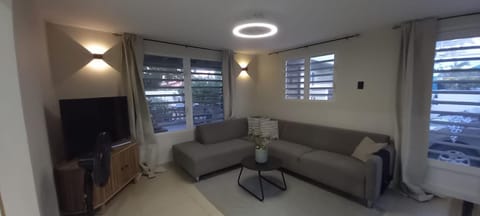 Communal lounge/ TV room, TV and multimedia, Living room, Seating area