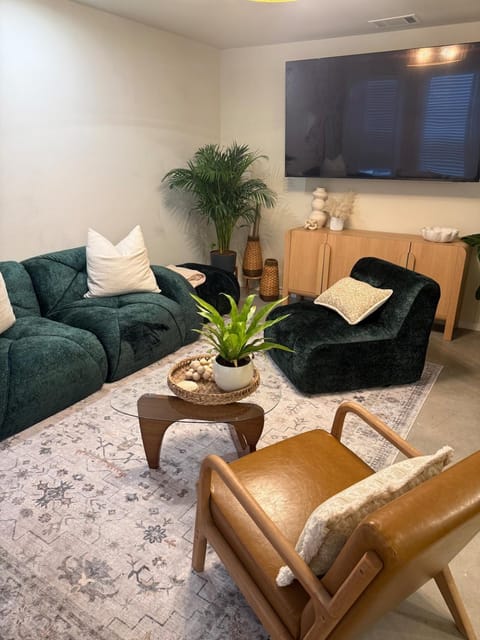TV and multimedia, Living room, Seating area