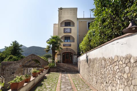 Property building, Natural landscape, Garden view, Landmark view, Mountain view