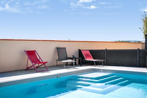 Pool view, Swimming pool, sunbed