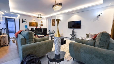 Communal lounge/ TV room, TV and multimedia, Living room, Seating area, Evening entertainment