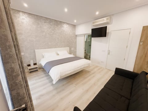Bathroom, TV and multimedia, View (from property/room), Balcony/Terrace, flat iron, hair dryier, internet, towels, wardrobe, air conditioner