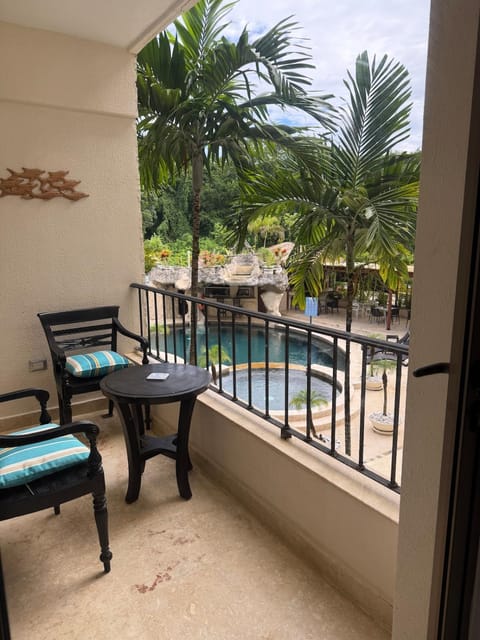Patio, View (from property/room), Balcony/Terrace, Seating area, Pool view, Swimming pool, Inner courtyard view, sunbed