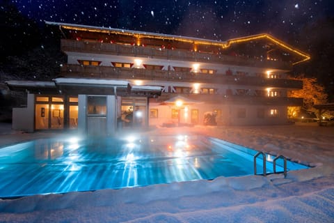 Facade/entrance, Winter, Swimming pool