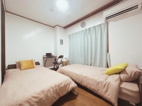 Bed, Photo of the whole room, Bedroom, air conditioner