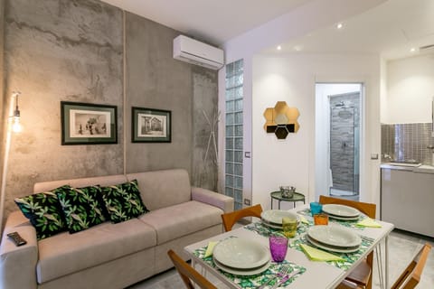 Living room, Seating area, Dining area, air conditioner