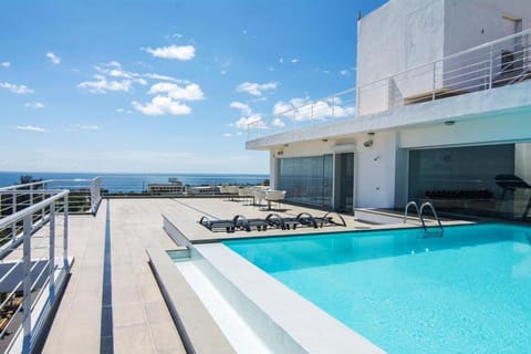Sea view, Swimming pool, sunbed