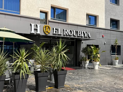 Property building, Facade/entrance, Property logo or sign