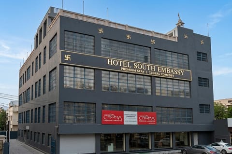 Property building, Day, Location, Parking