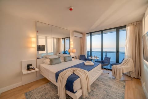 Bed, Natural landscape, Living room, Photo of the whole room, Seating area, Bedroom, Sea view, towels
