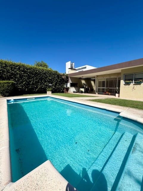Property building, Day, Pool view, Swimming pool, sunbed