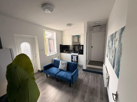 TV and multimedia, Kitchen or kitchenette, Seating area
