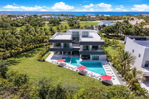 Property building, Day, Bird's eye view, Swimming pool, sunbed