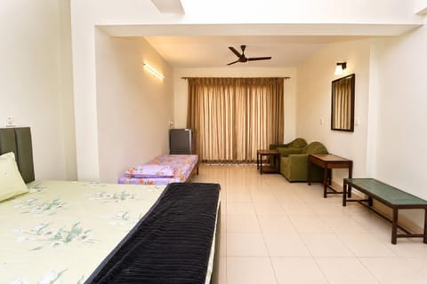 Bed, Seating area