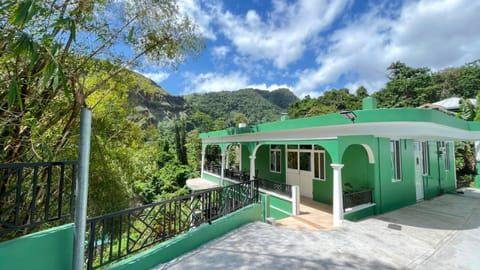 Property building, Balcony/Terrace, Mountain view