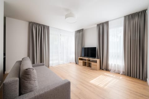 Communal lounge/ TV room, TV and multimedia, Living room, Seating area, Evening entertainment
