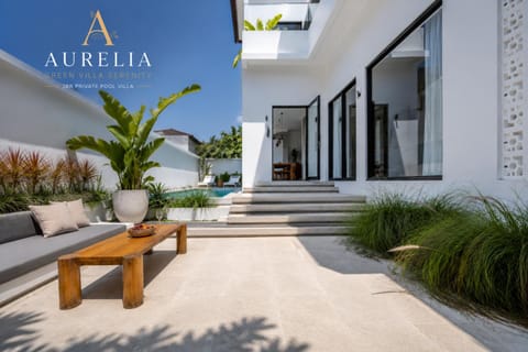 Property building, Patio, Day, Pool view, Swimming pool, sunbed