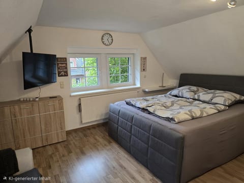 Bed, TV and multimedia, Photo of the whole room, Bedroom