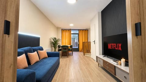 Communal lounge/ TV room, TV and multimedia, Living room, Seating area