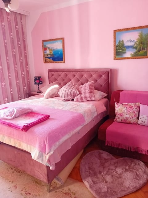 Guest House Cinderella Bed and Breakfast in Montenegro