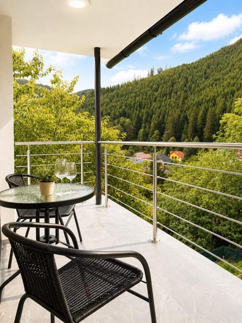 Patio, Spring, Day, Natural landscape, View (from property/room), Balcony/Terrace, Dining area, Mountain view